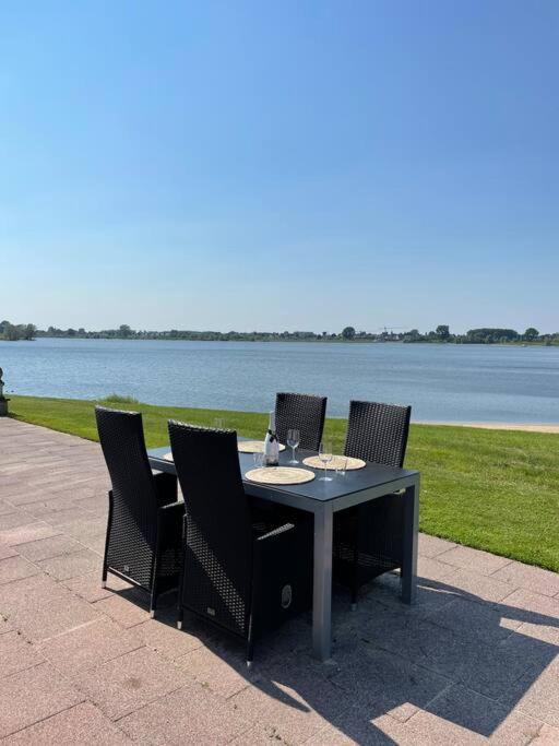 Luxe Chalet Direct Aan Het Water Met Strand Lith Exteriör bild