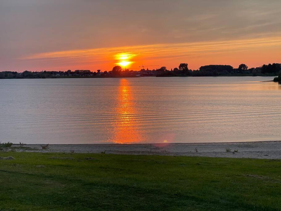 Luxe Chalet Direct Aan Het Water Met Strand Lith Exteriör bild