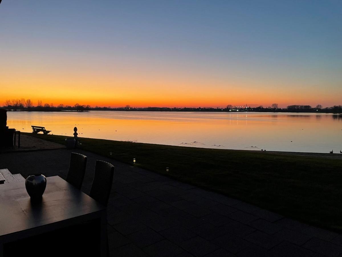 Luxe Chalet Direct Aan Het Water Met Strand Lith Exteriör bild