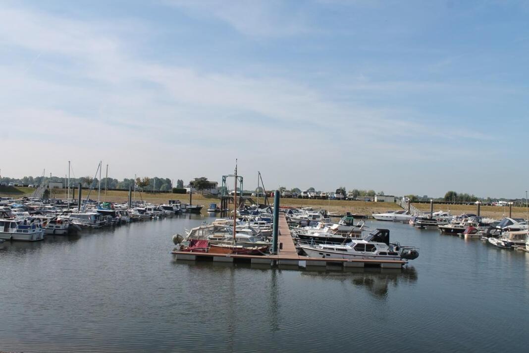 Luxe Chalet Direct Aan Het Water Met Strand Lith Exteriör bild
